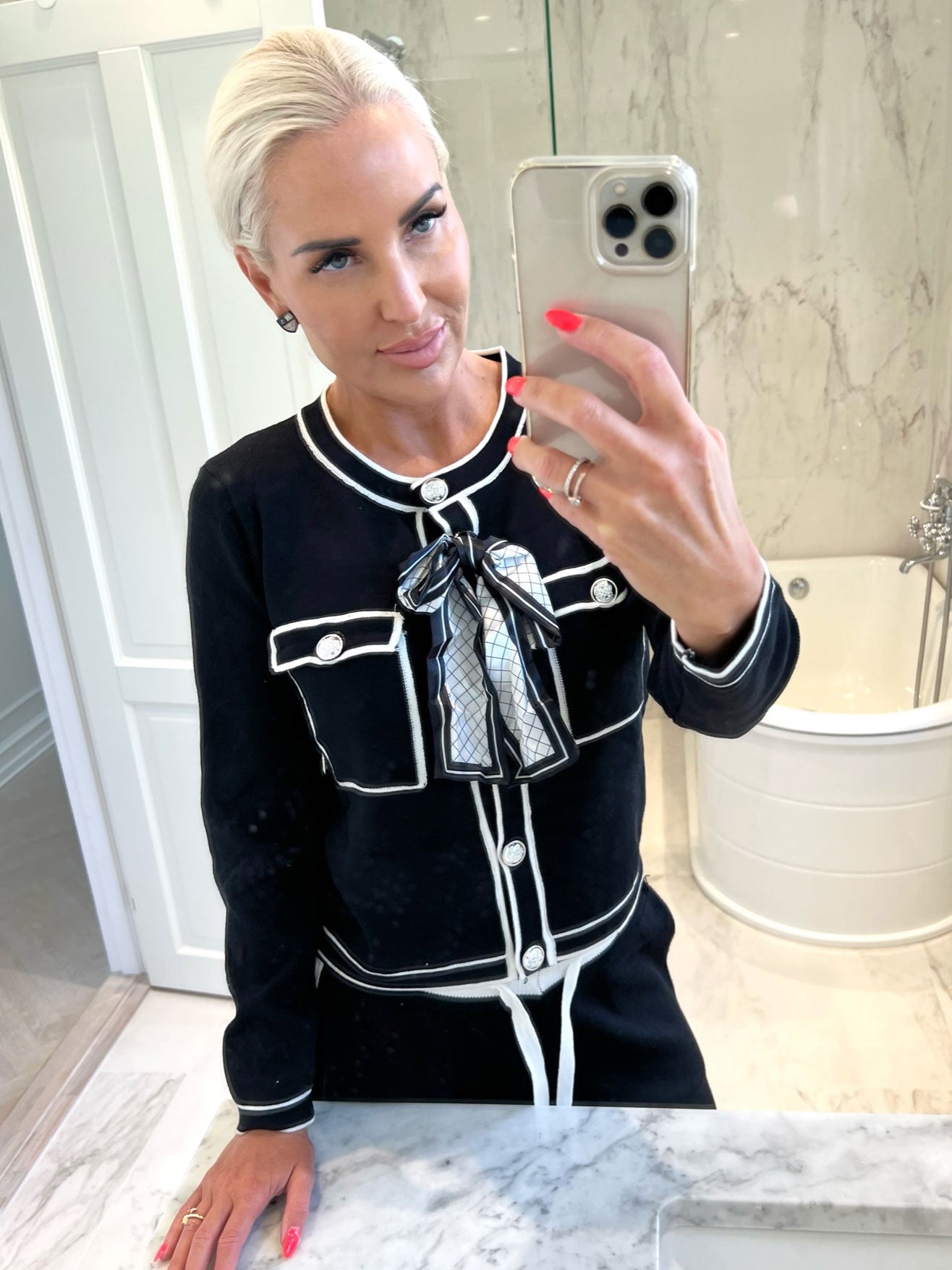 Zola - Klassiska stickade plagg med knappar - Taupe